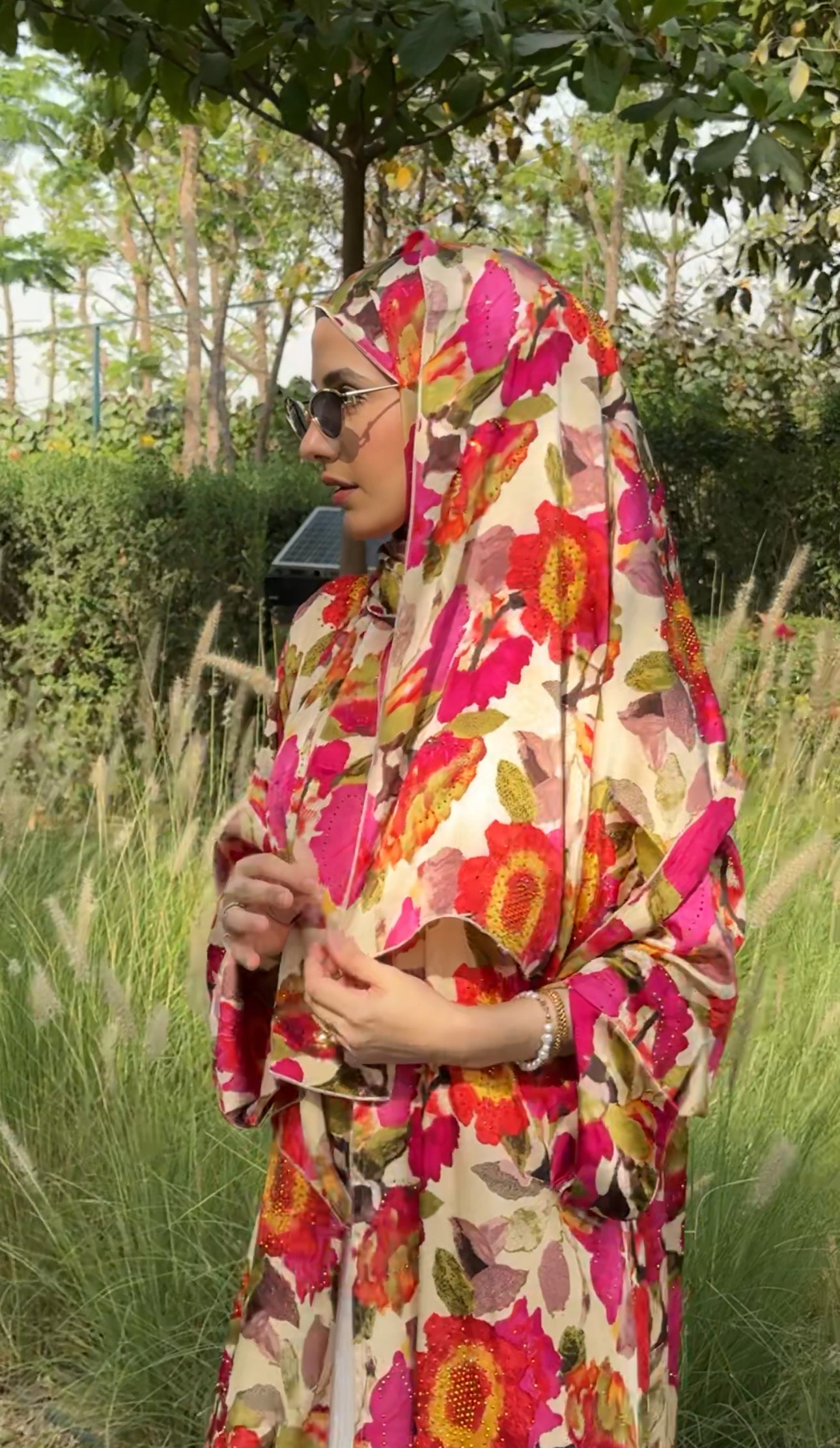 Pink 🌸 floral Abayah with matching scarf