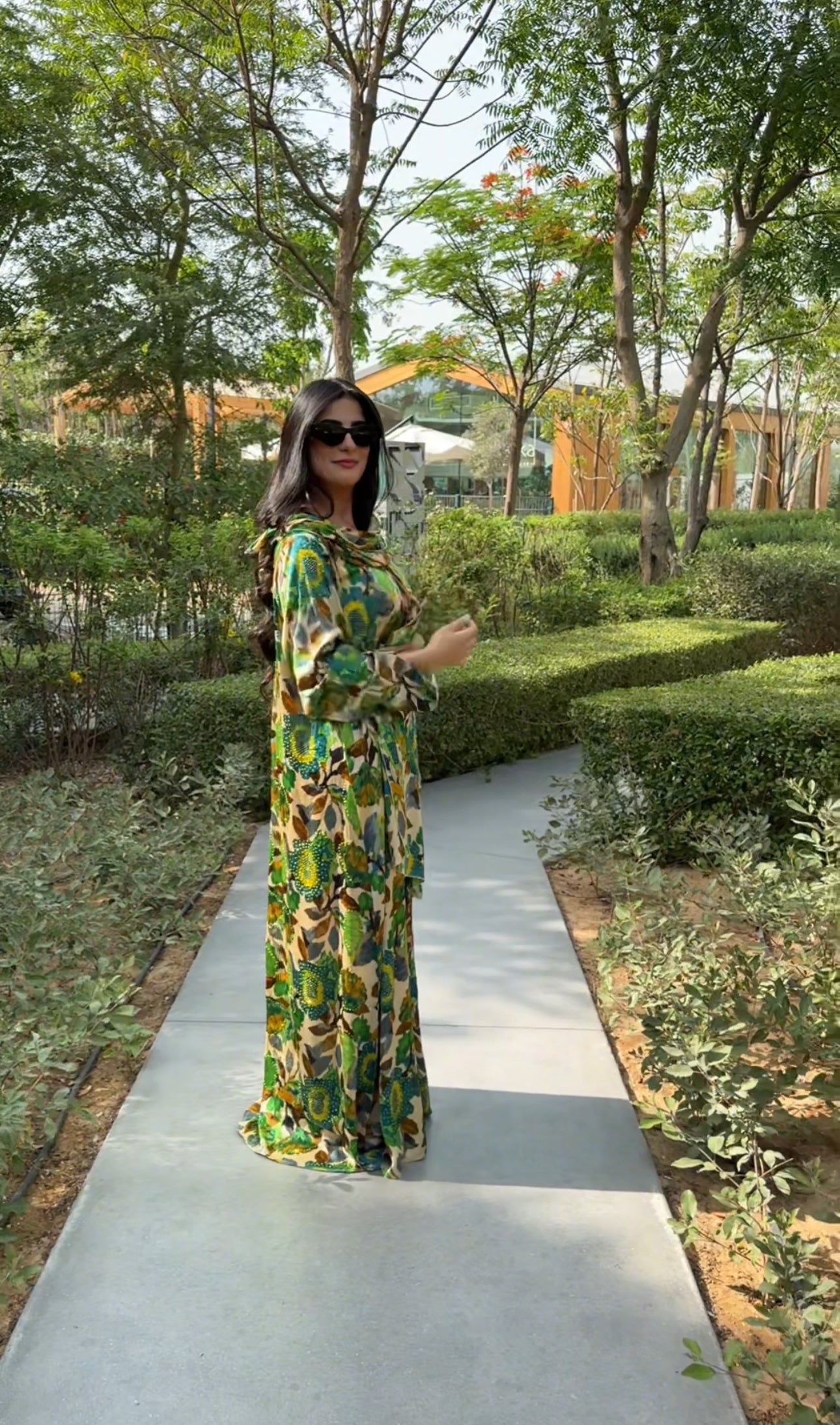 Green 🍏 floral Abayah with matching scarf
