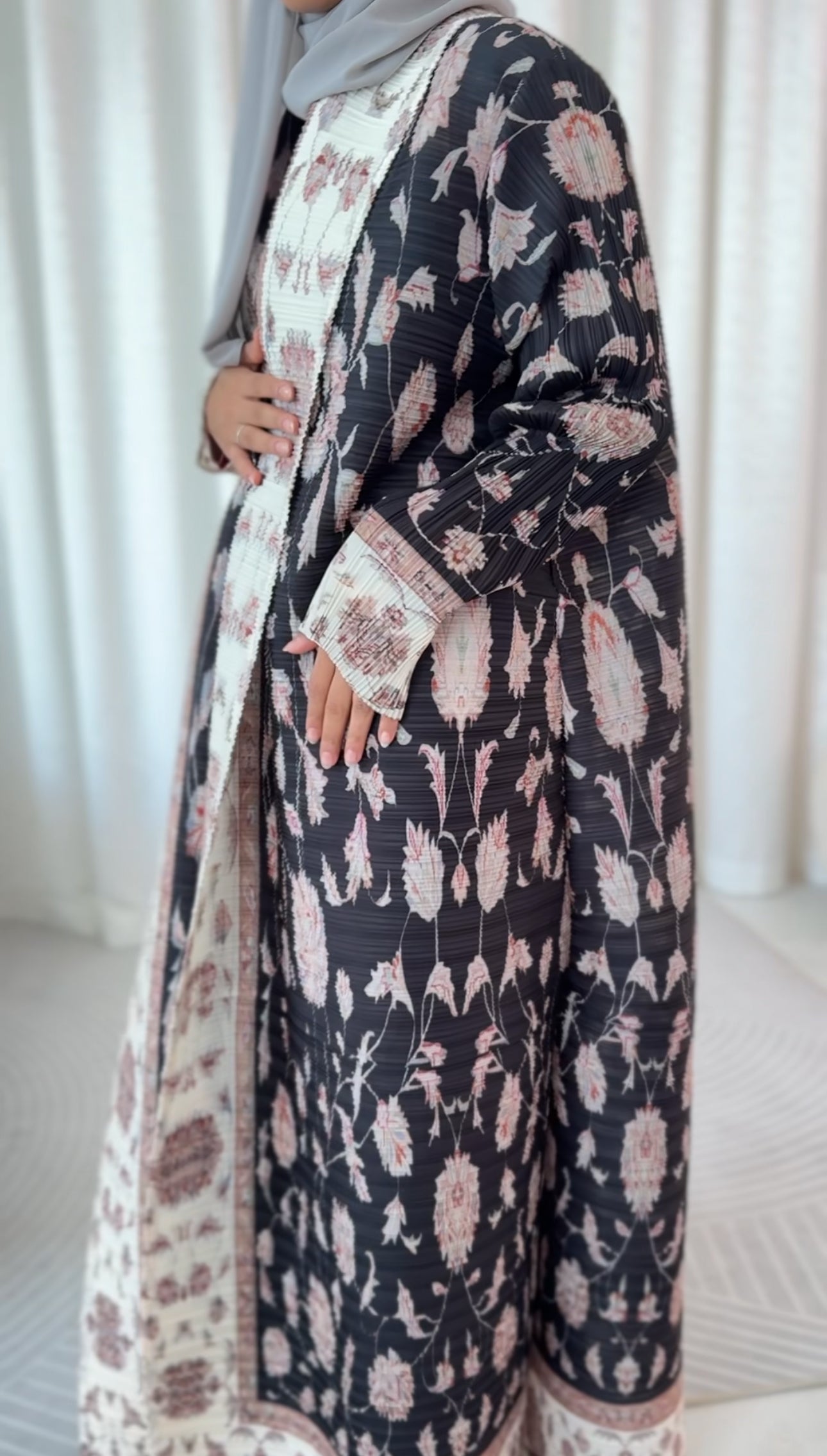 Black & Beige Bouncy Abayah