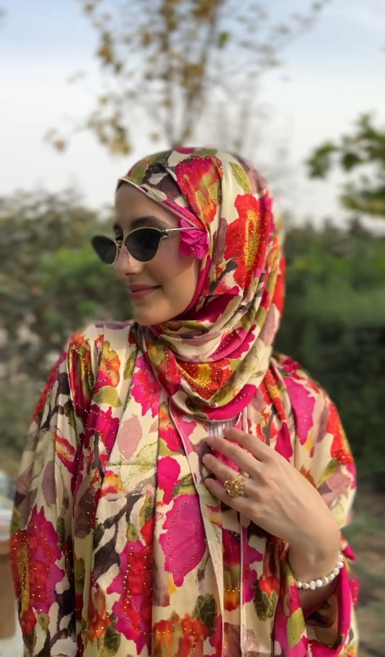 Pink 🌸 floral Abayah with matching scarf