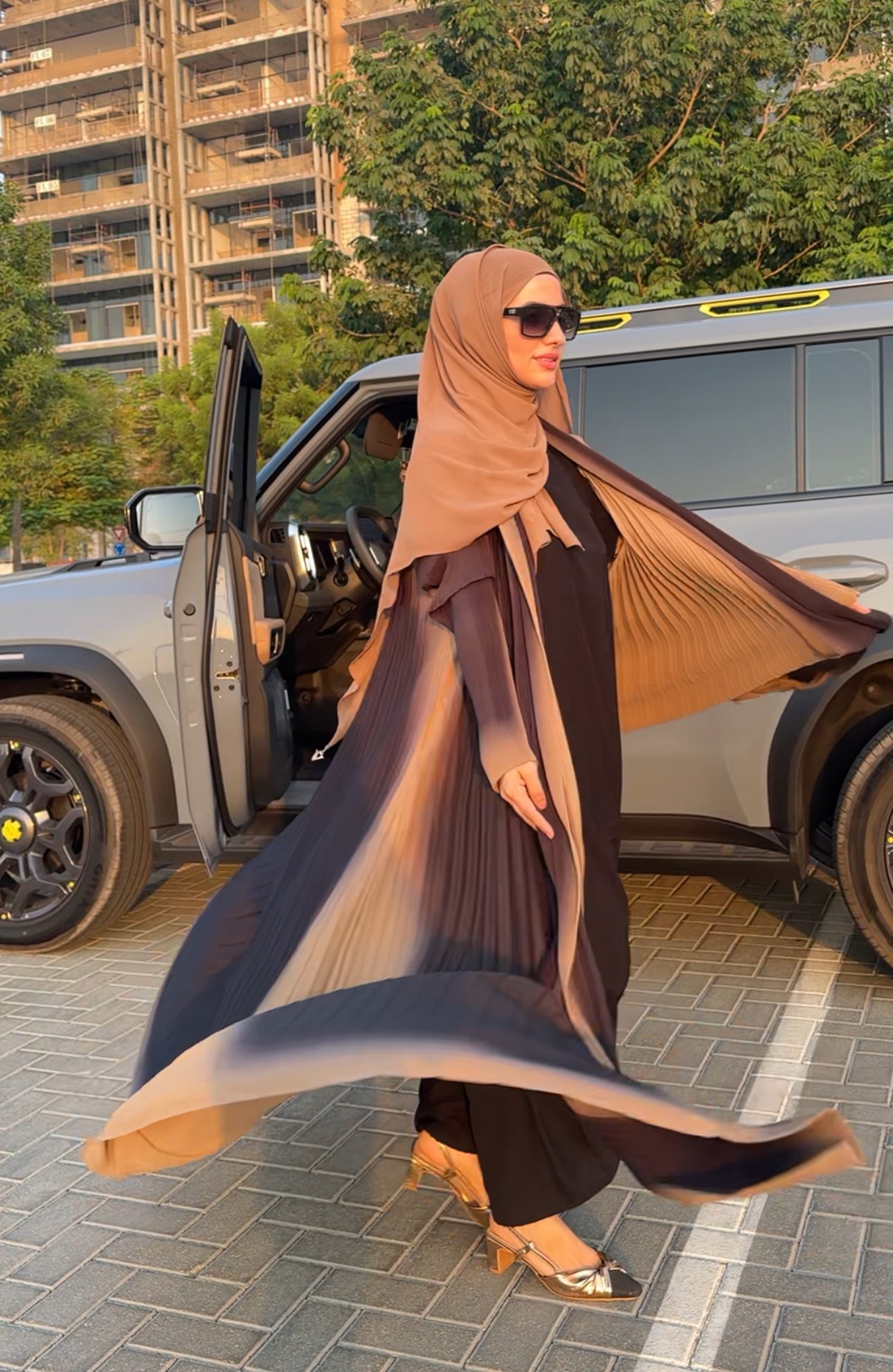 Light brown and black pleated abayah without inner