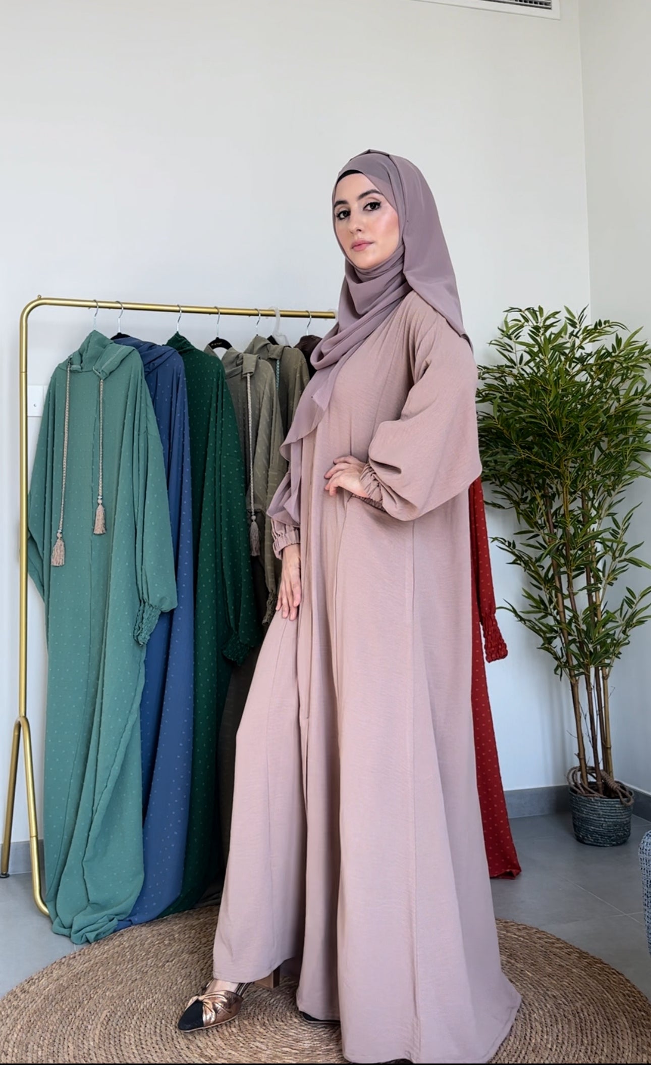 Light brown 3 piece abayah with pockets & closed front