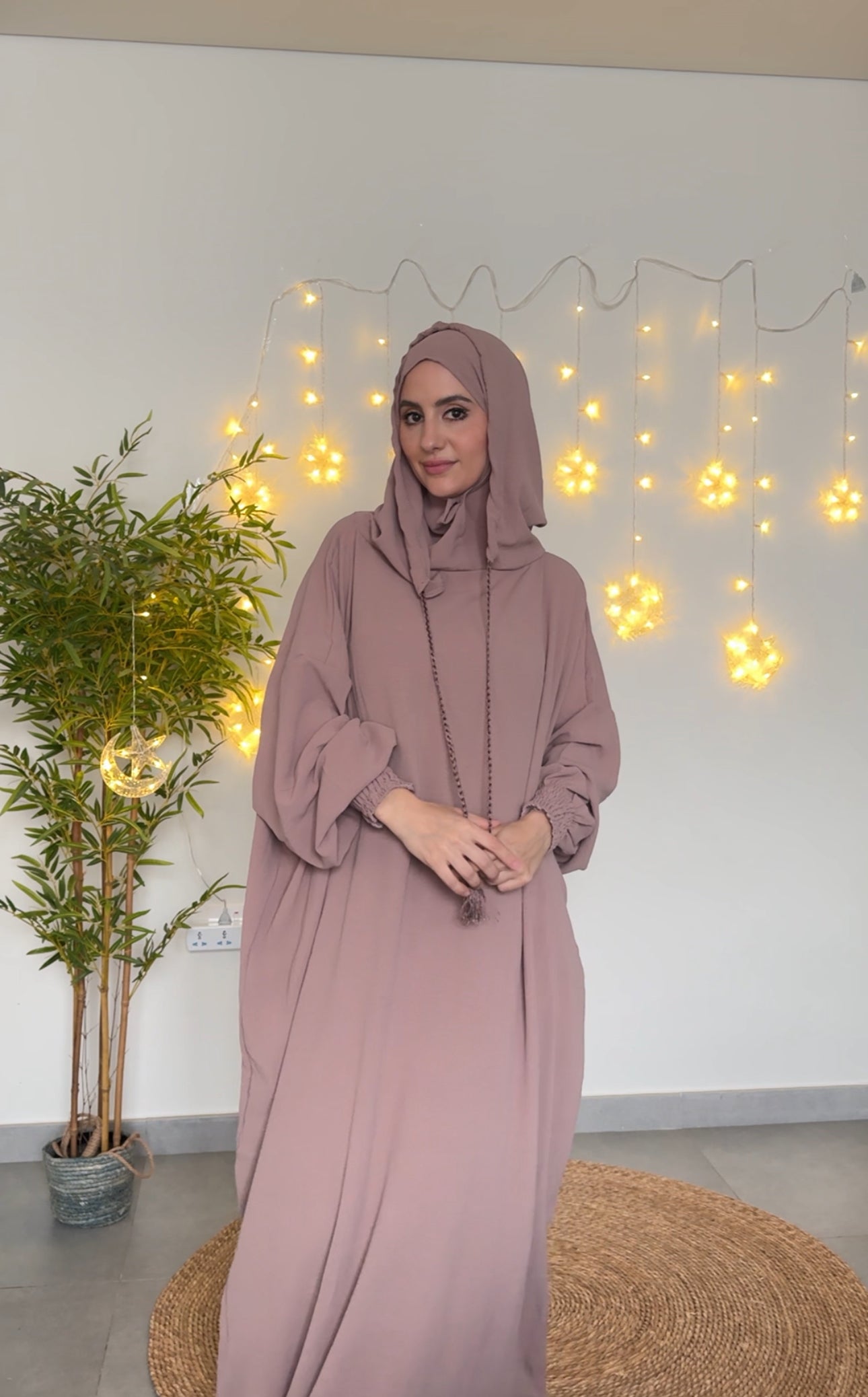 Dusty pink burqa with no dots