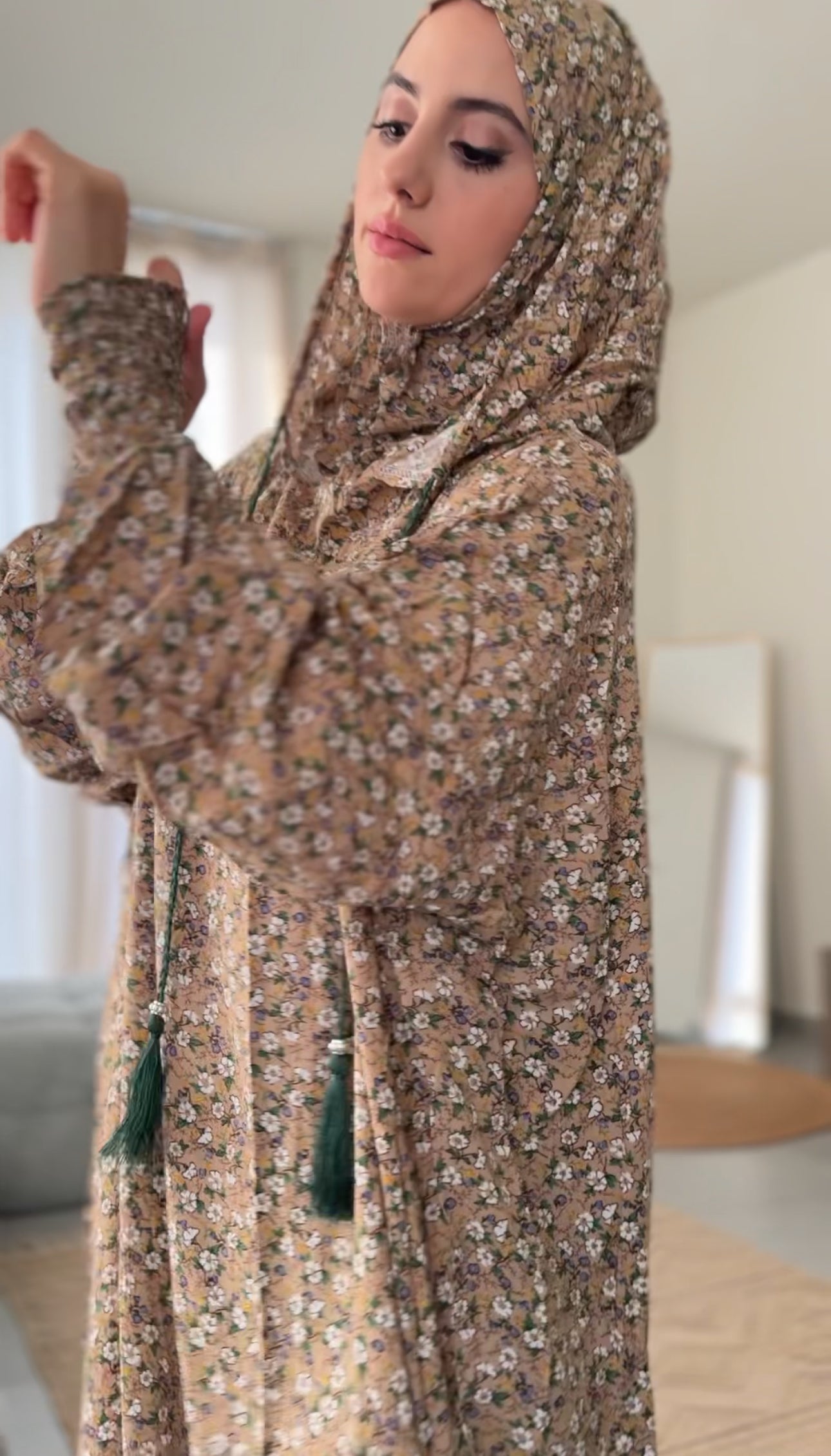 Light brown burqa with daisy print