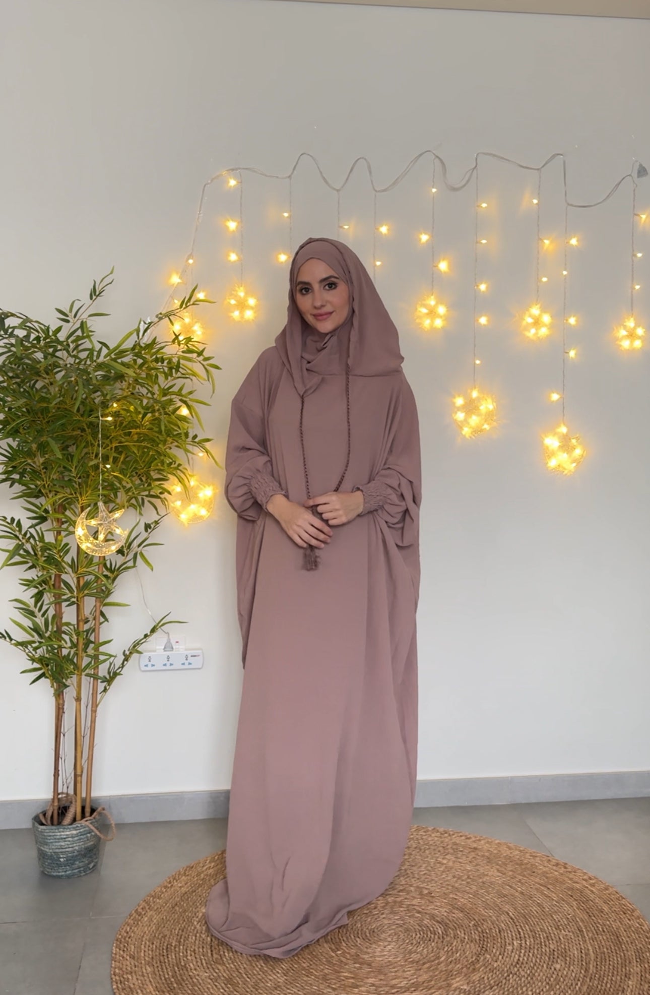 Dusty pink burqa with no dots