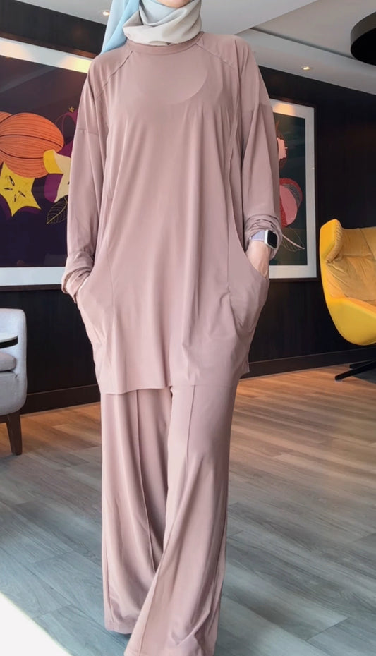 Brown stretch fabric set with pocket