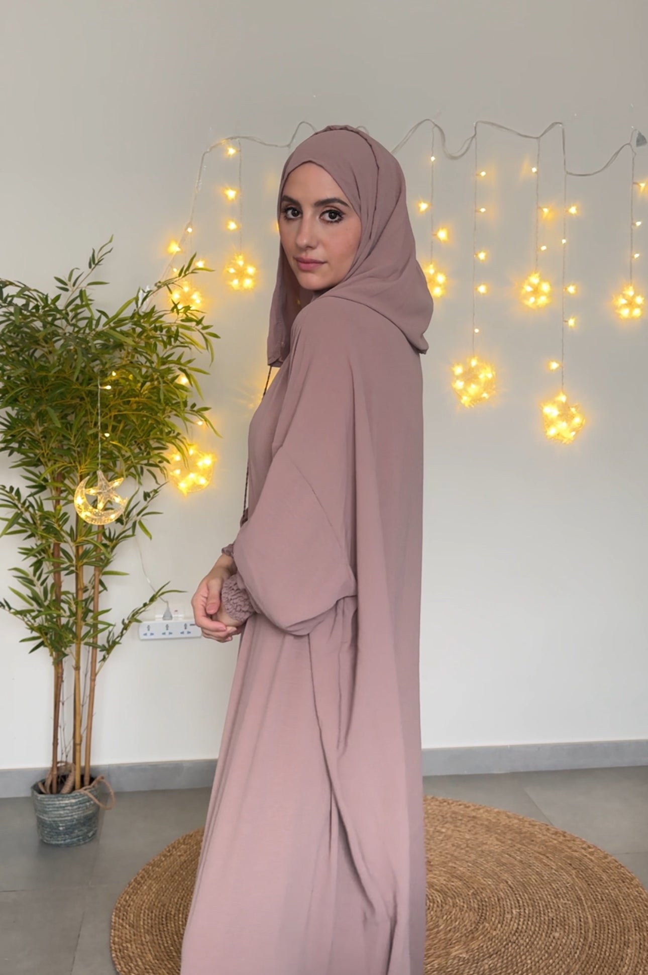 Dusty pink burqa with no dots