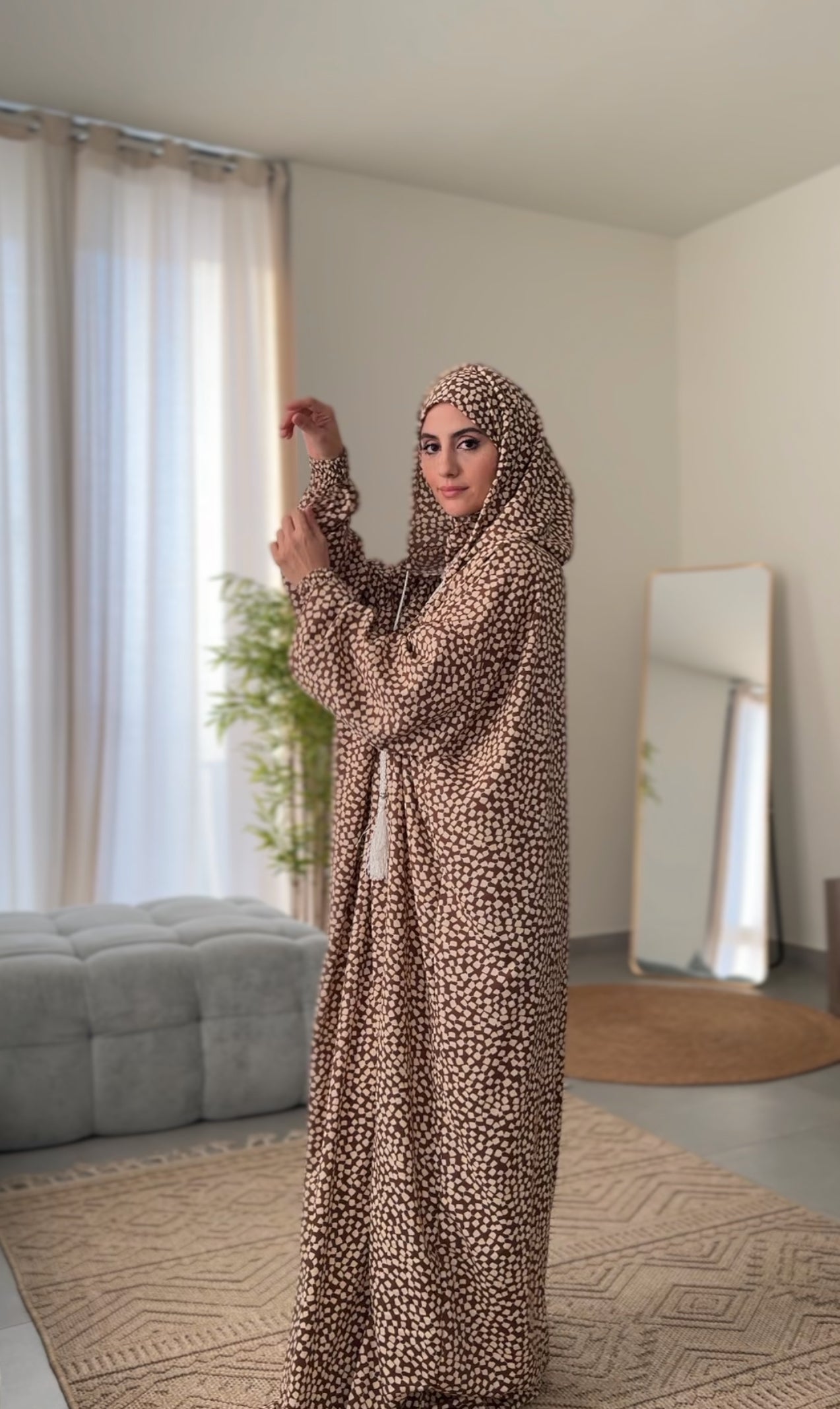 Brown burqa with square shapes