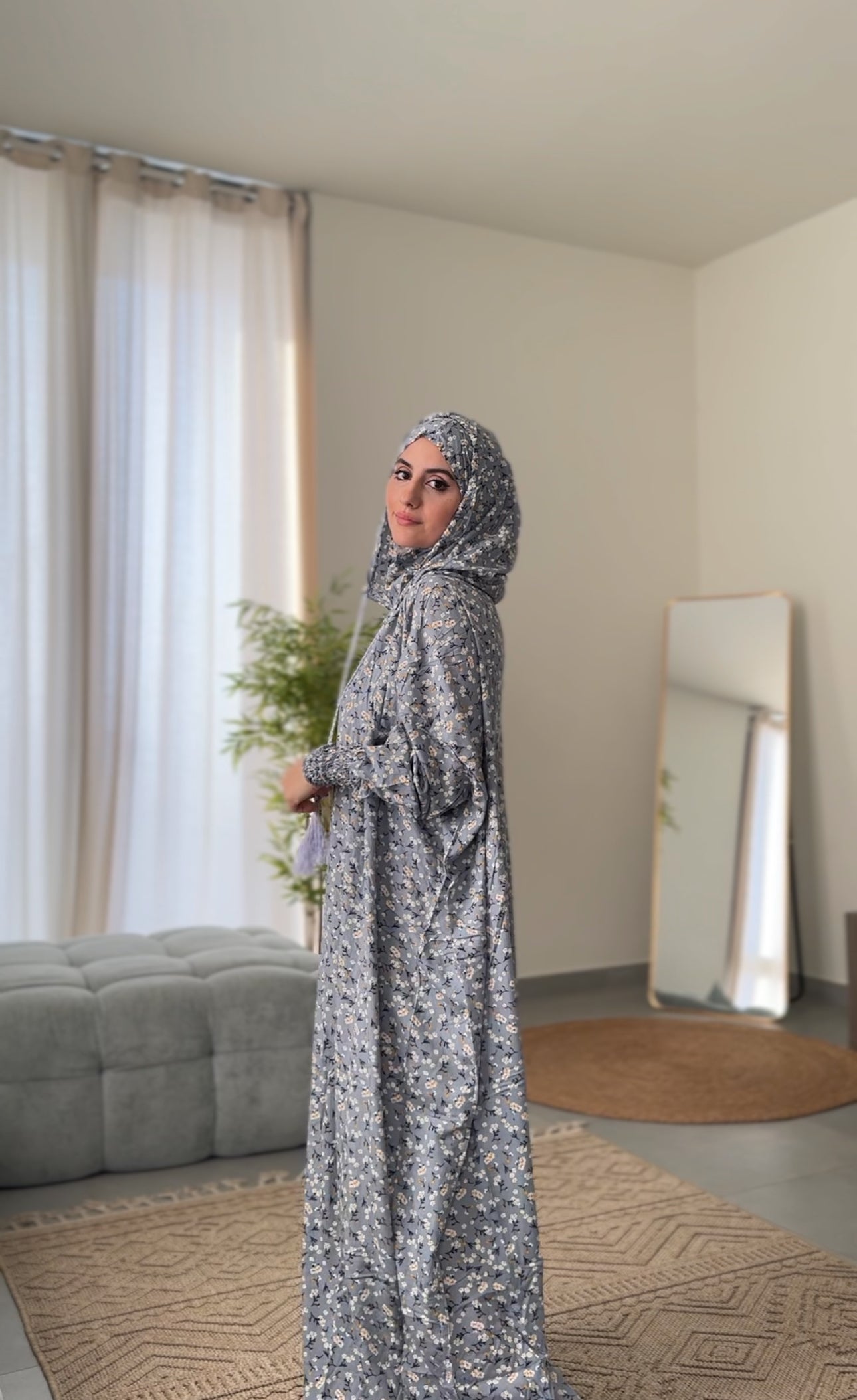 Light grey burqa with daisy print