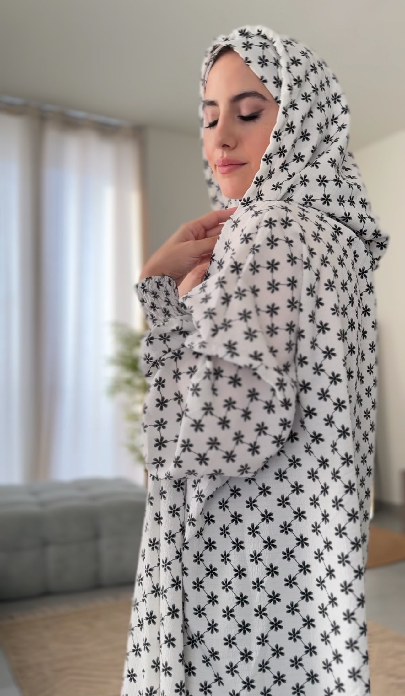 White burqa with black daisy print