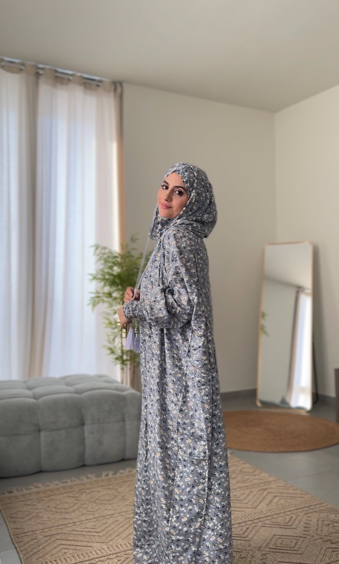 Light grey burqa with daisy print