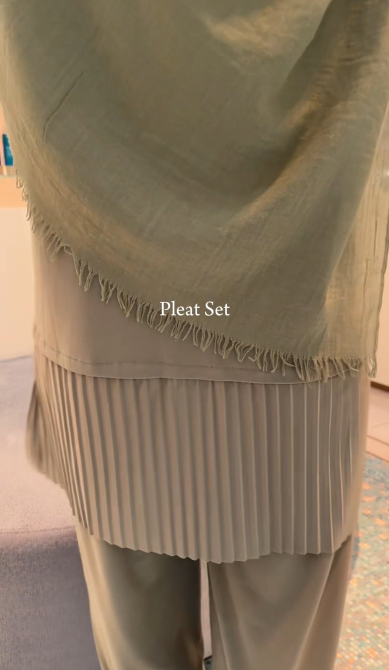 Green pleat stretch fabric set