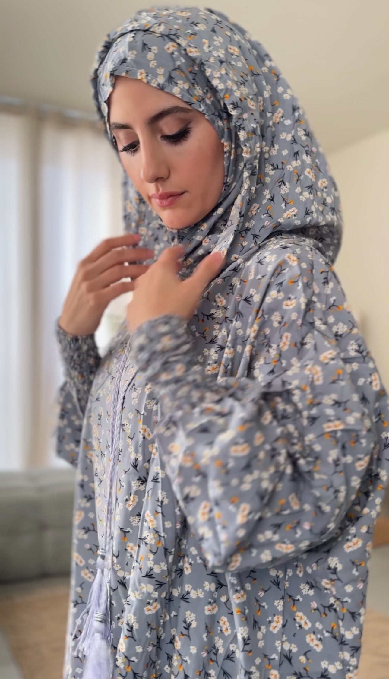 Light grey burqa with daisy print