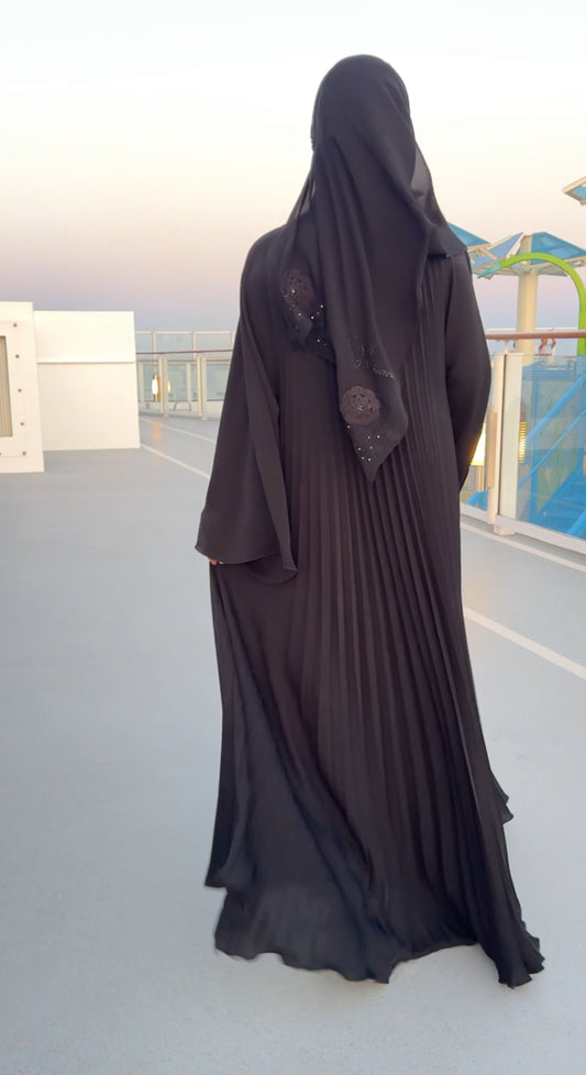 Black flow pleat abayah