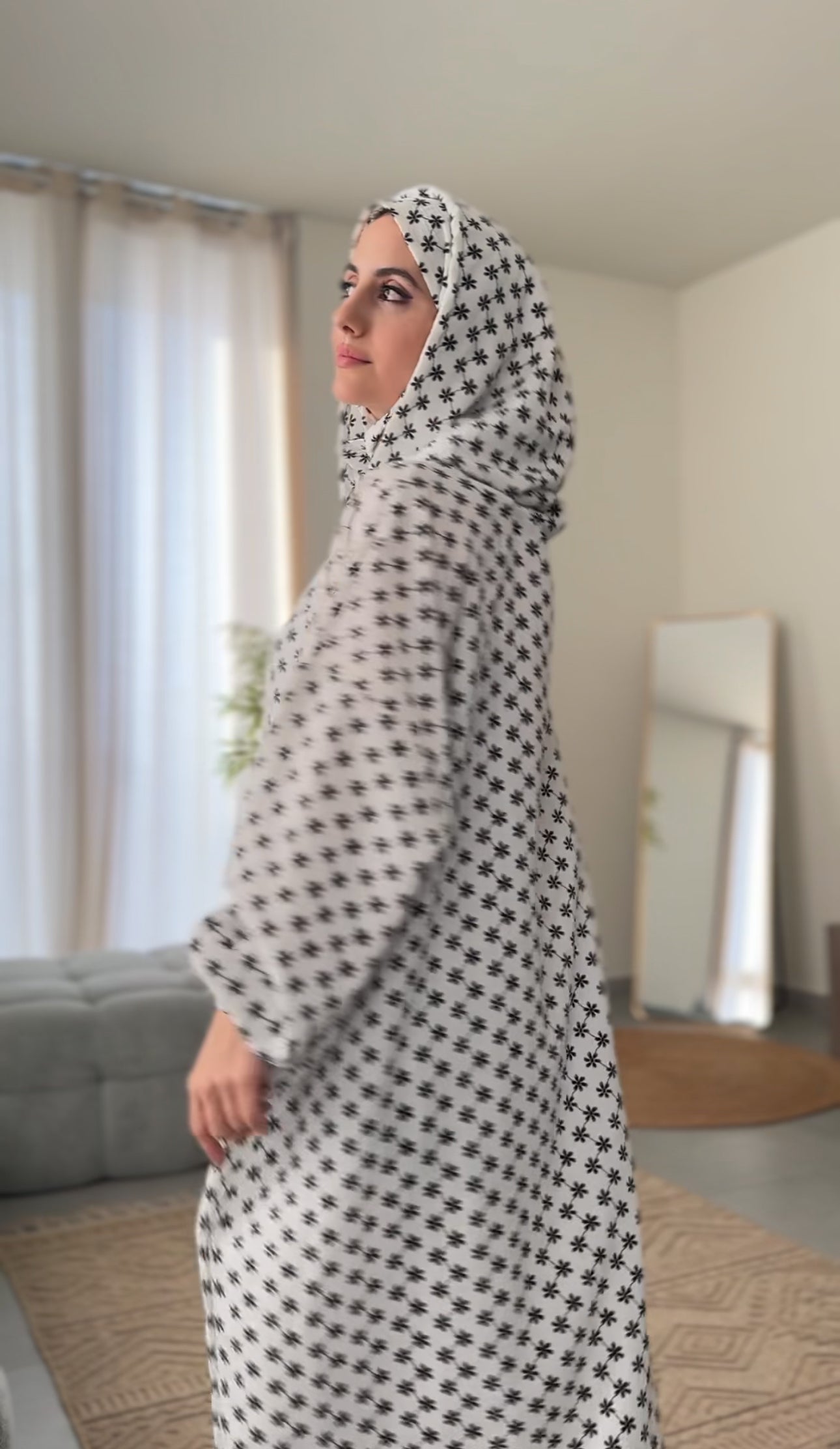 White burqa with black daisy print