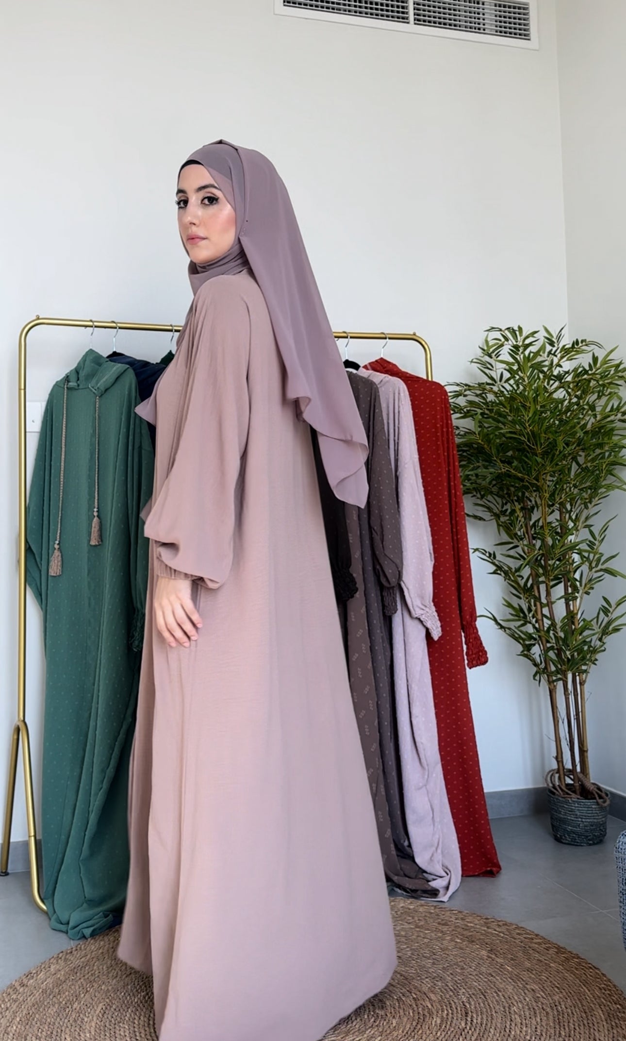 Light brown 3 piece abayah with pockets & closed front