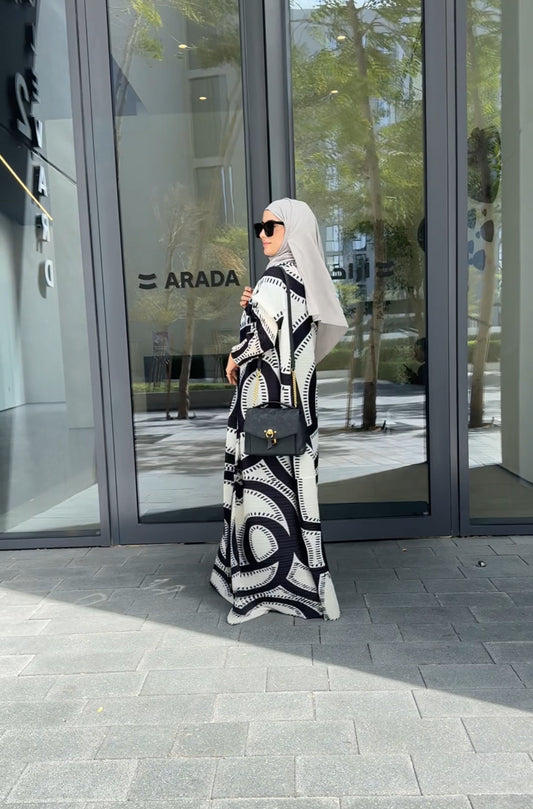 Black & White Bouncy Abayah
