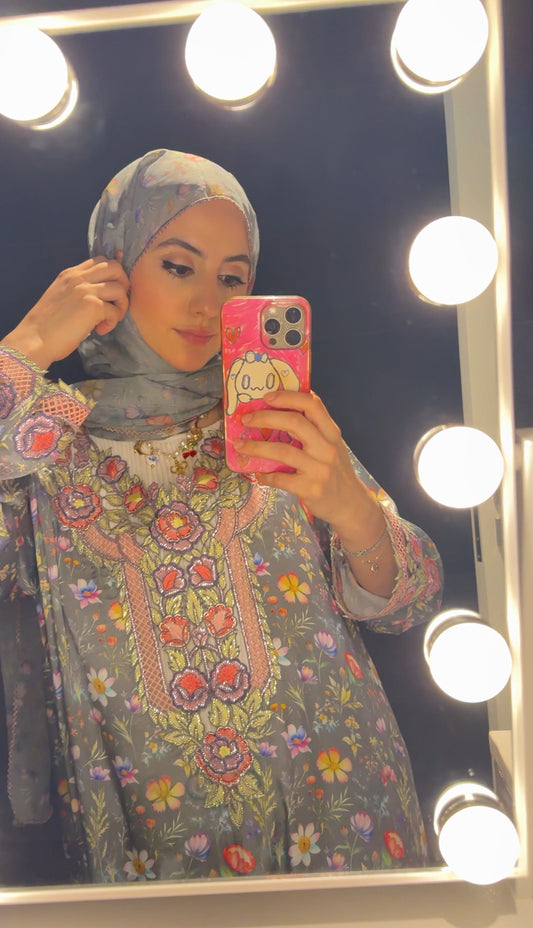 Emarati Mukhawar with matching scarf