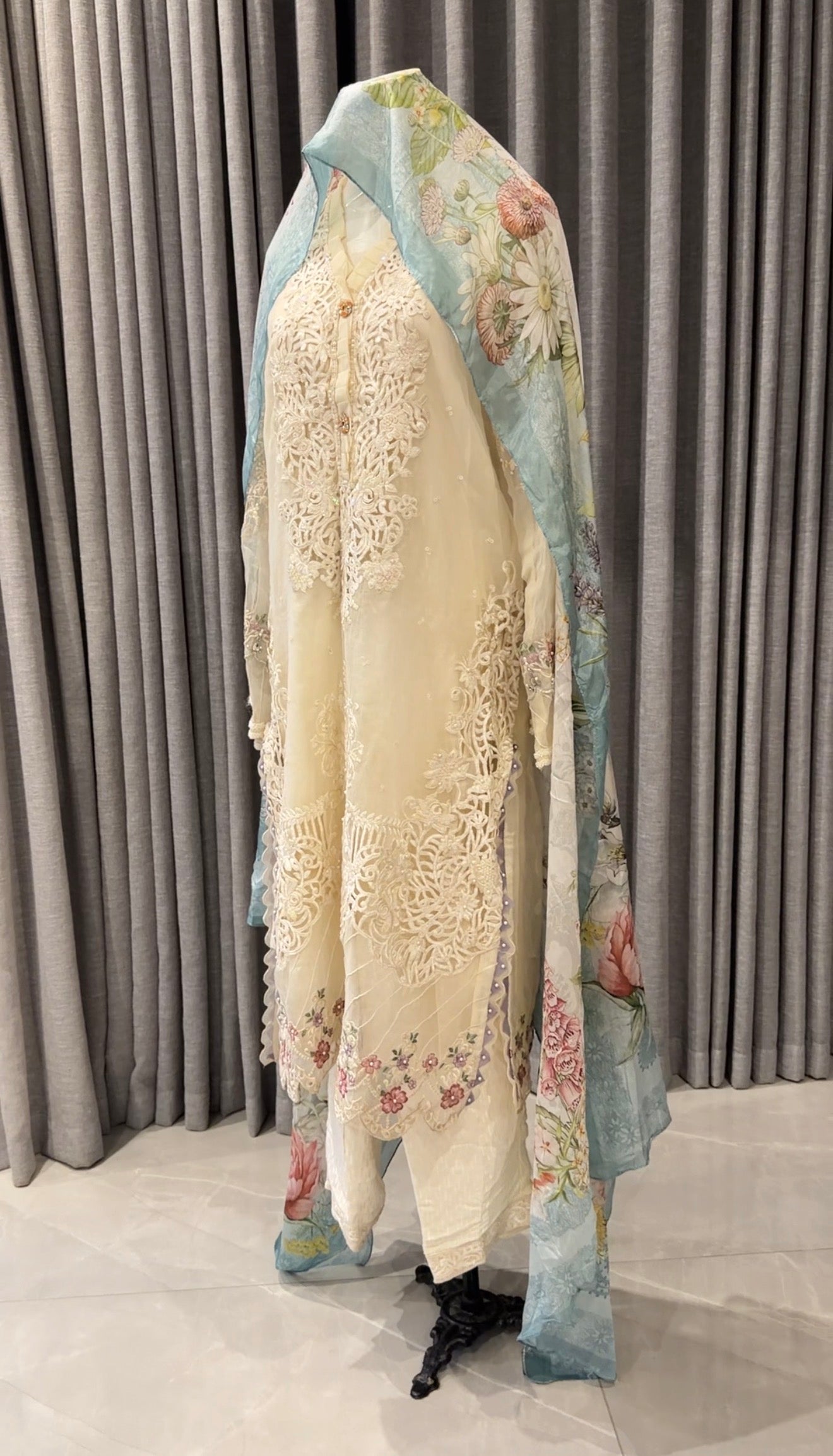 Sari with pants and scarf