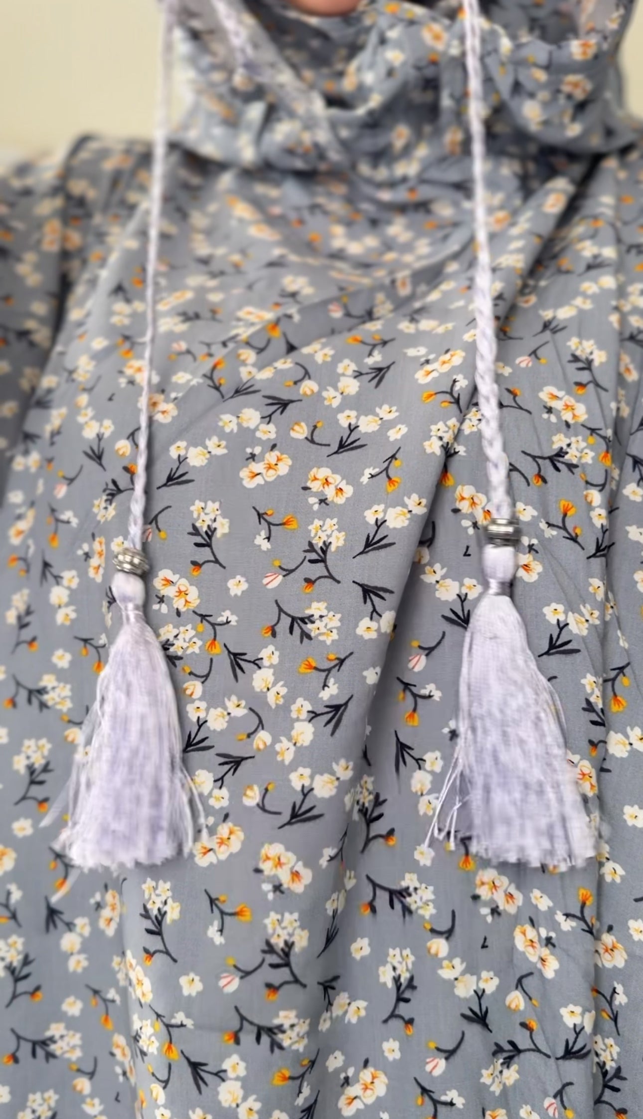 Light grey burqa with daisy print