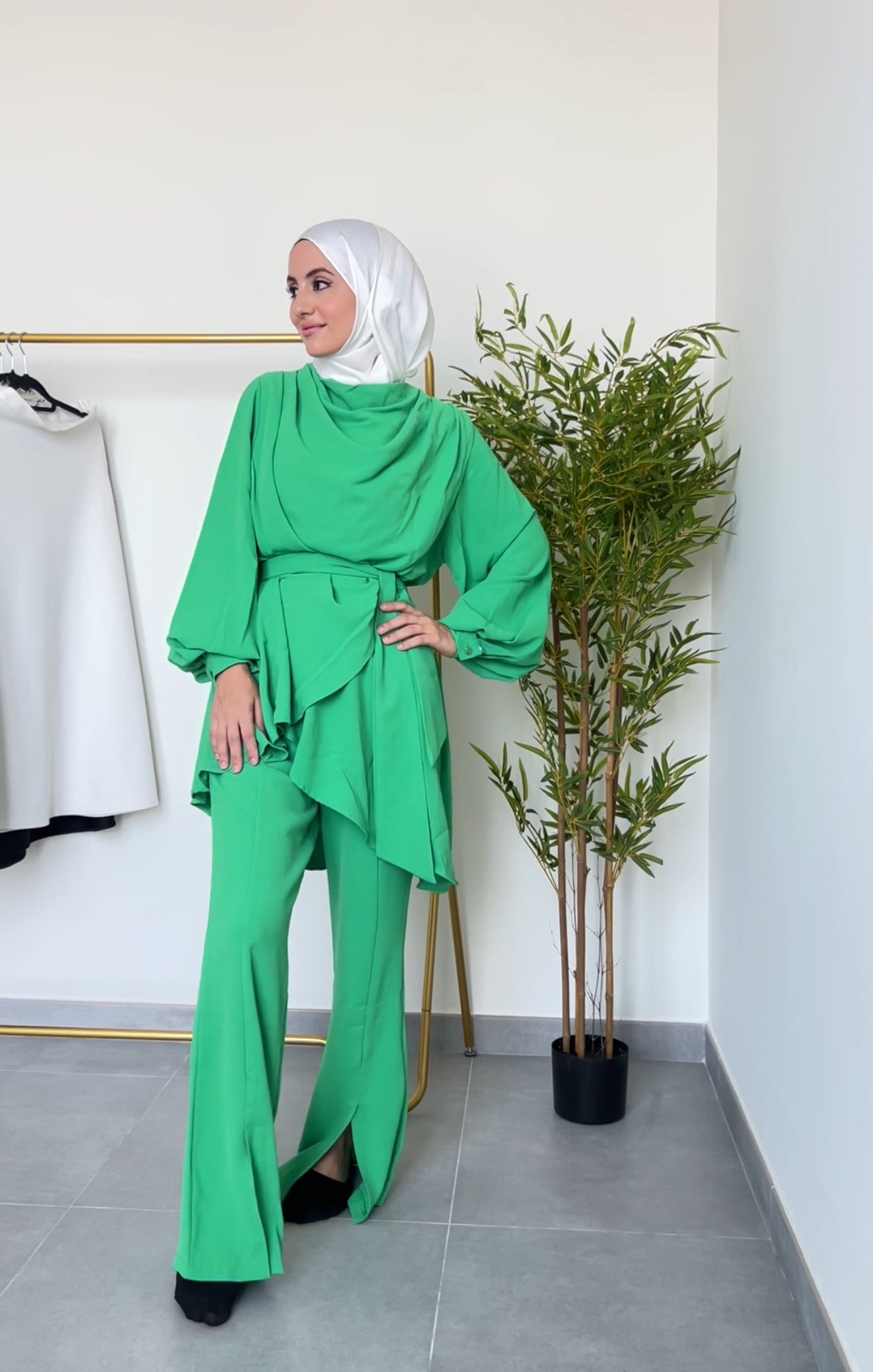 Green pleated set with belt