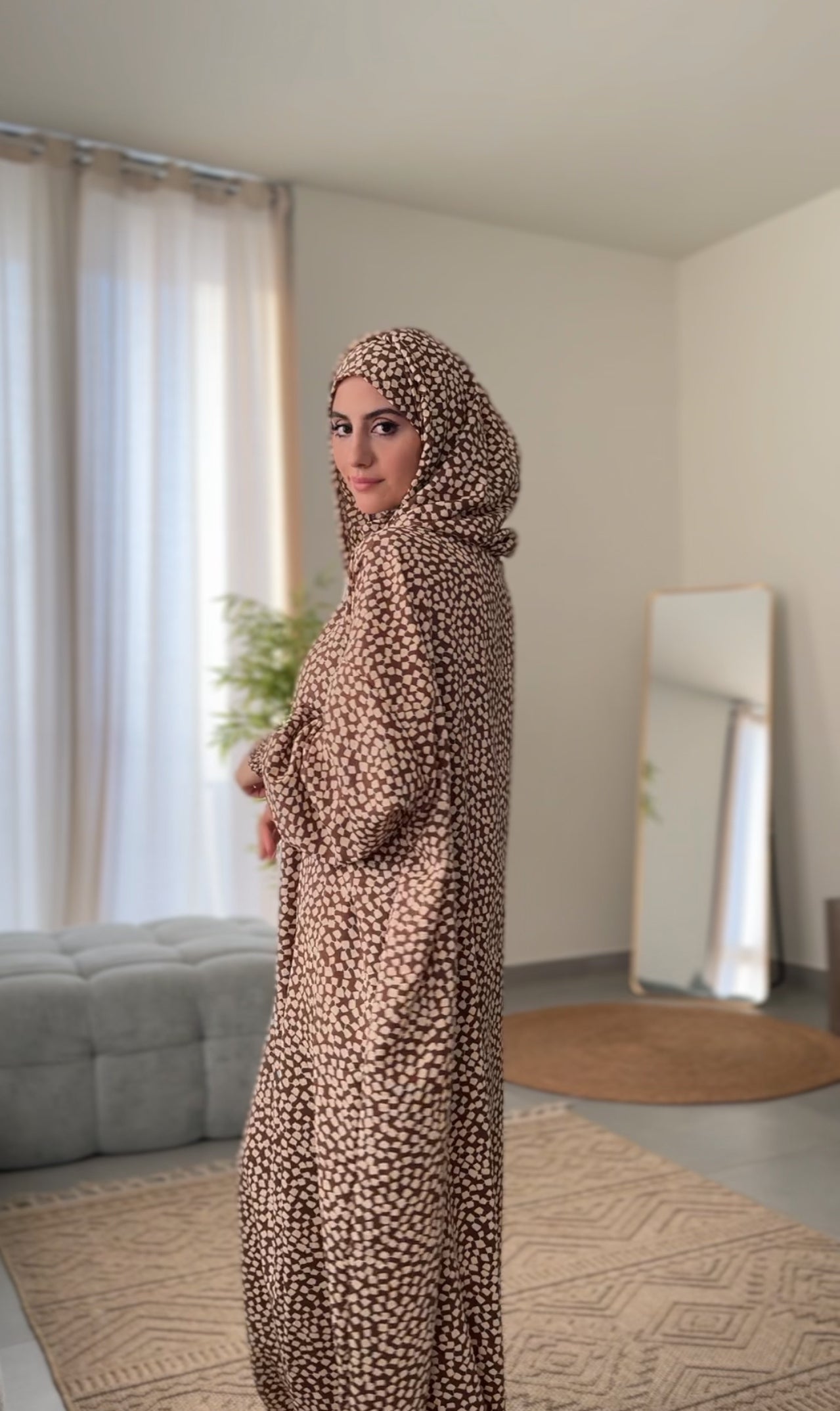 Brown burqa with square shapes