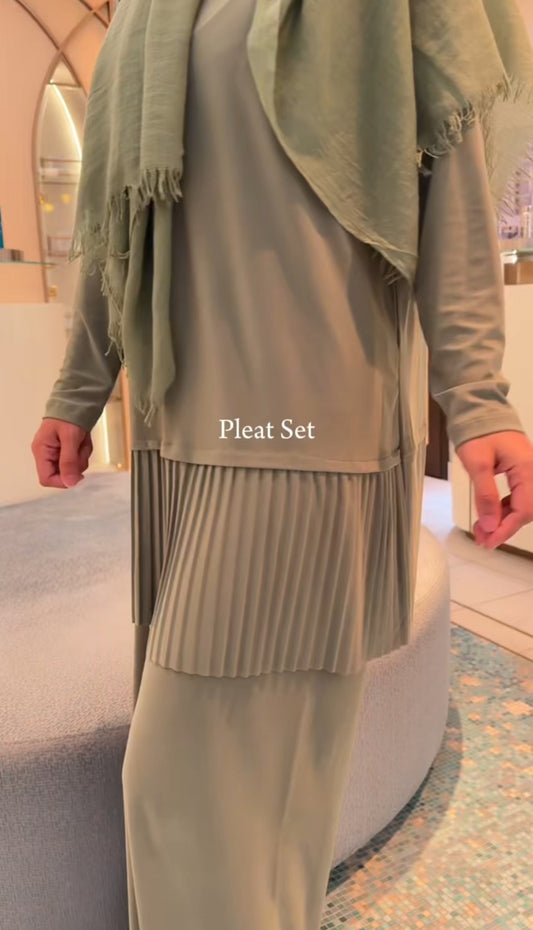 Green pleat stretch fabric set