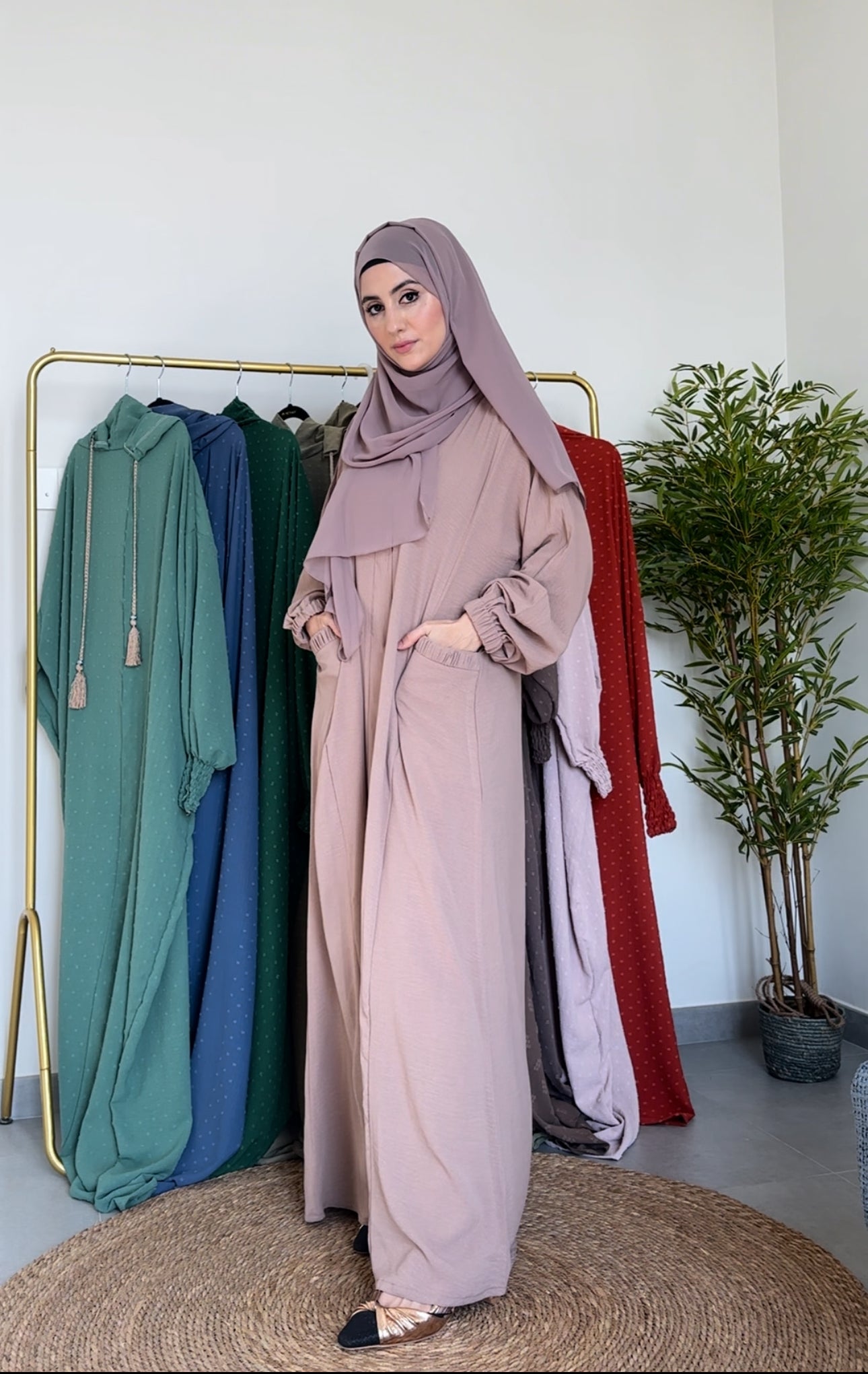 Light brown 3 piece abayah with pockets & closed front