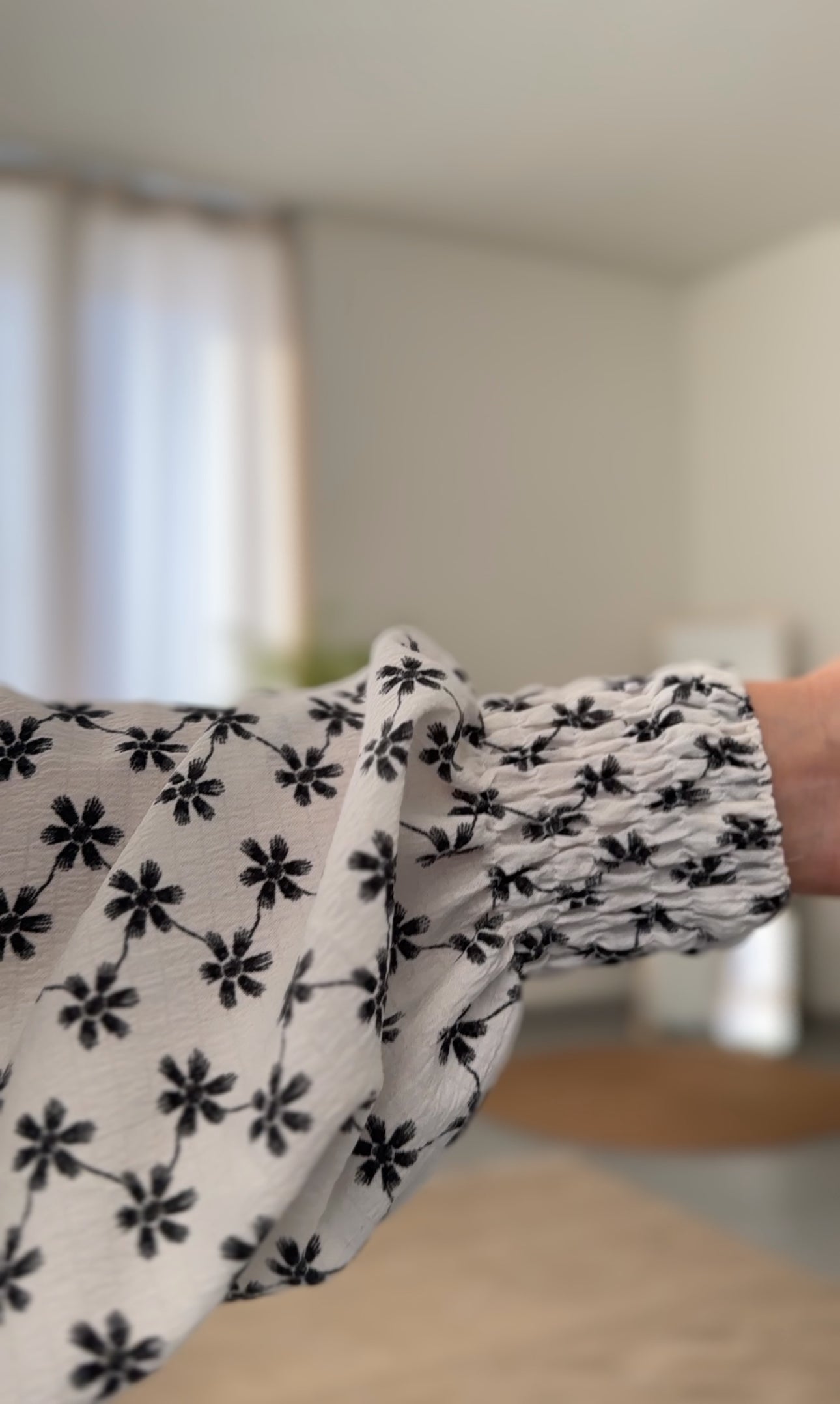 White burqa with black daisy print