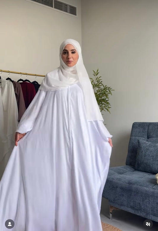 White flow abayah with hijab for umrah or haj