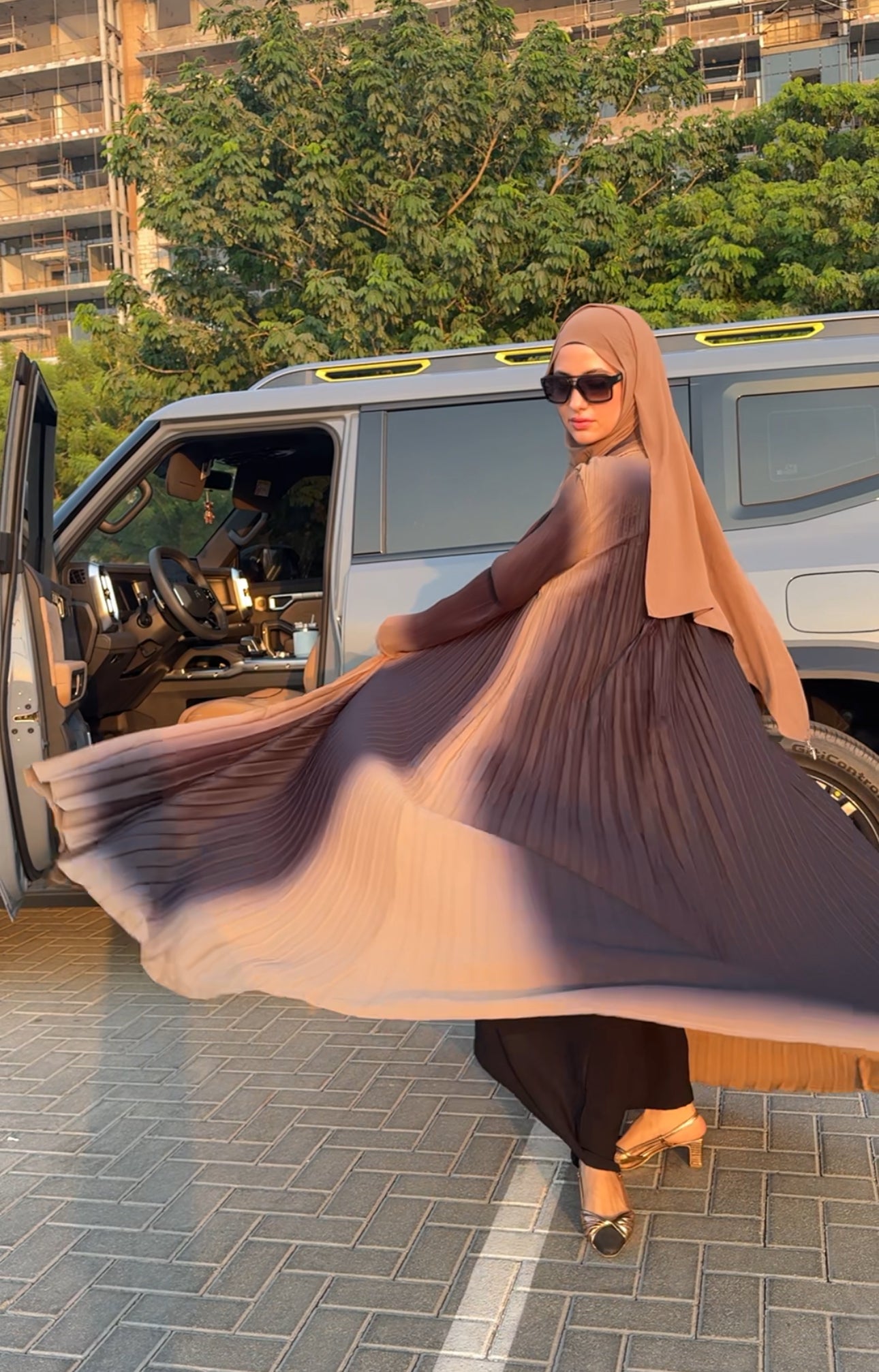 Light brown and black pleated abayah without inner