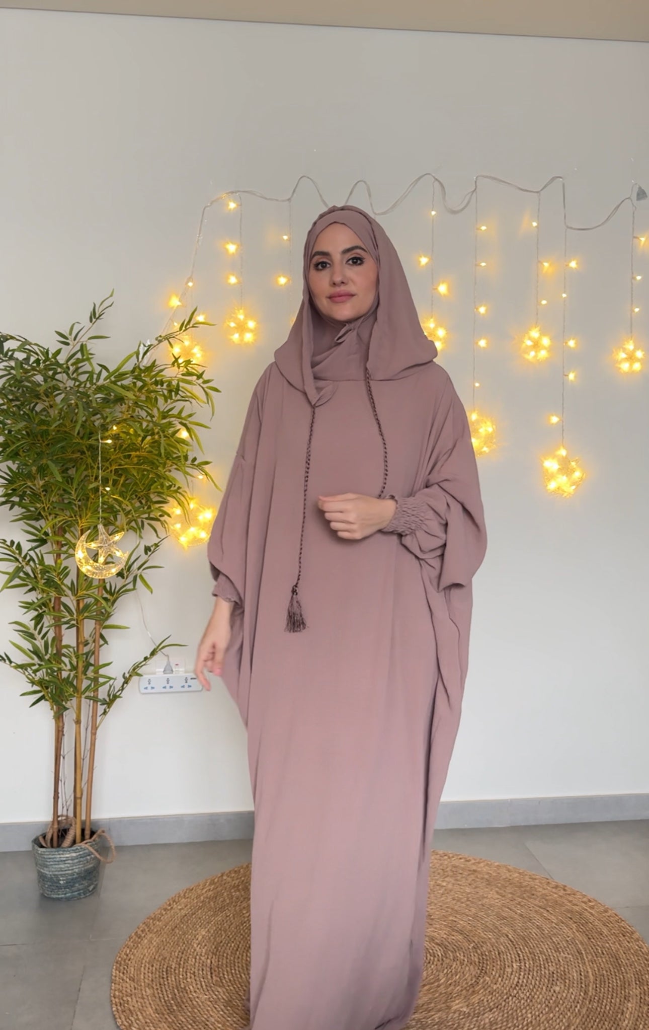 Dusty pink burqa with no dots